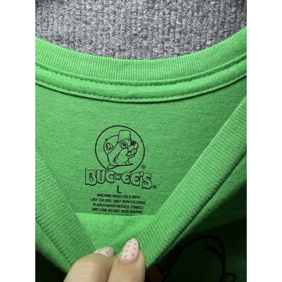 Buc-ee's Shirt Mens Small St Patricks Day Lucky Charm Beaver Graphic Tee 2025 - Picture 3 of 7